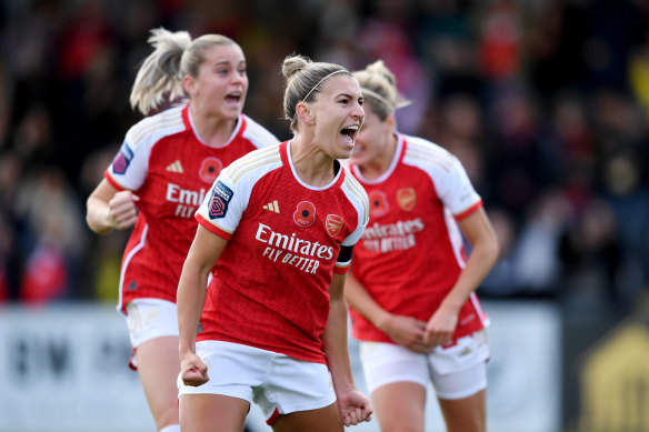Steph Catley célèbre le but d'Arsenal.