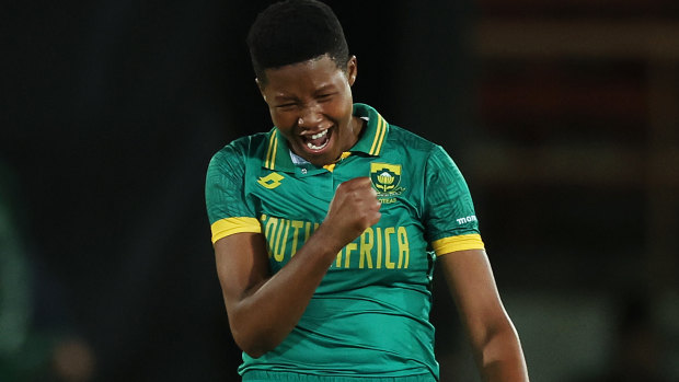 Ayanda Hlubi a remporté deux guichets à ses débuts pour l'Afrique du Sud.