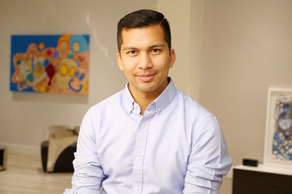 Président renforcé Aron D'Souza.