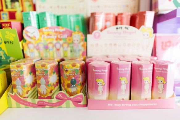 Jouets Sonny Angel, emballés et prêts à acheter, chez Hands.