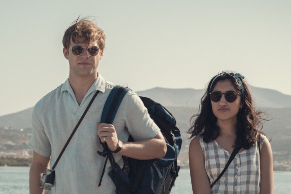 Leo Woodall dans le rôle de Dexter et Ambika Mod dans le rôle d'Emma dans la nouvelle adaptation du best-seller romantique de David Nicholls, One Day.