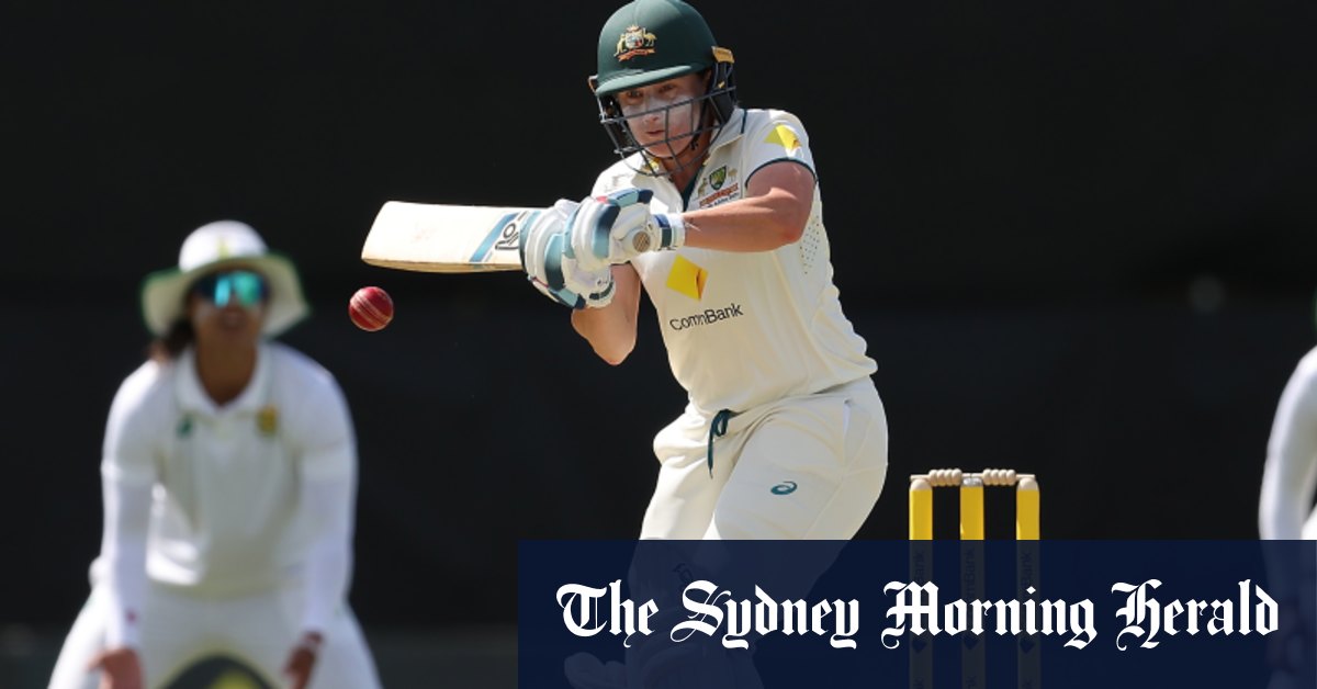 L'Afrique du Sud s'est battue pour un score faible au test alors que Darcie Brown attrape cinq guichets pour placer l'Australie en tête au WACA