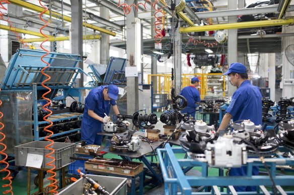 La Chine a construit suffisamment d’usines pour fabriquer plus de deux fois plus de voitures que ce que son marché peut acheter.