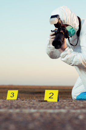 La curiosité est essentielle pour les médecins légistes, explique Andrew Camilleri, directeur adjoint des sciences et du soutien de Forensic Science South Australia.