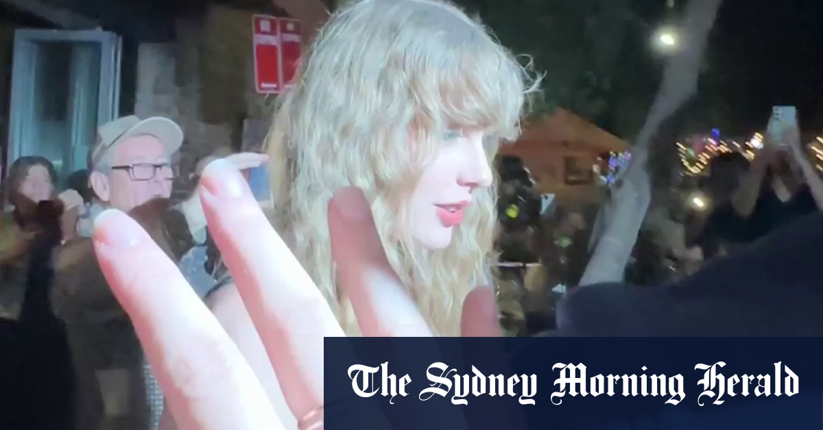 Le chanteur dîne au restaurant Pellegrino 2000 de Surry Hills avant la tournée Eras au stade Accor