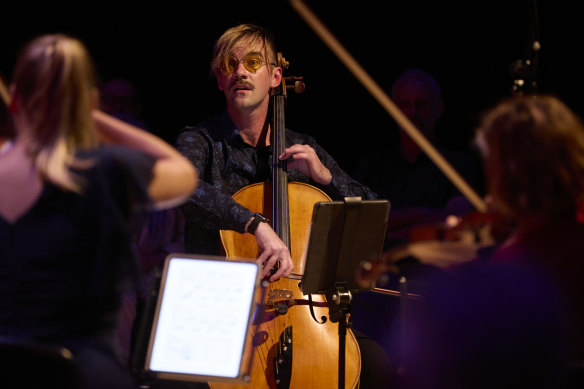 Un sextet à cordes spécialement formé a interprété Transfigured Night.