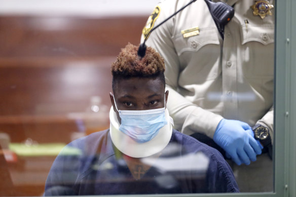 Le receveur des Las Vegas Raiders, Henry Ruggs III, fait face au tribunal après avoir écrasé et tué une femme et son chien alors qu'il conduisait sous influence.