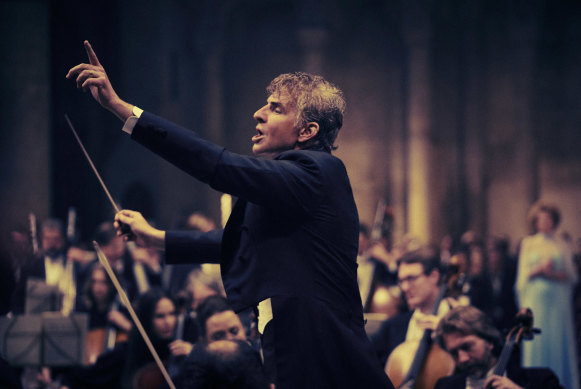 Bradley Cooper dans le rôle de Leonard Bernstein.