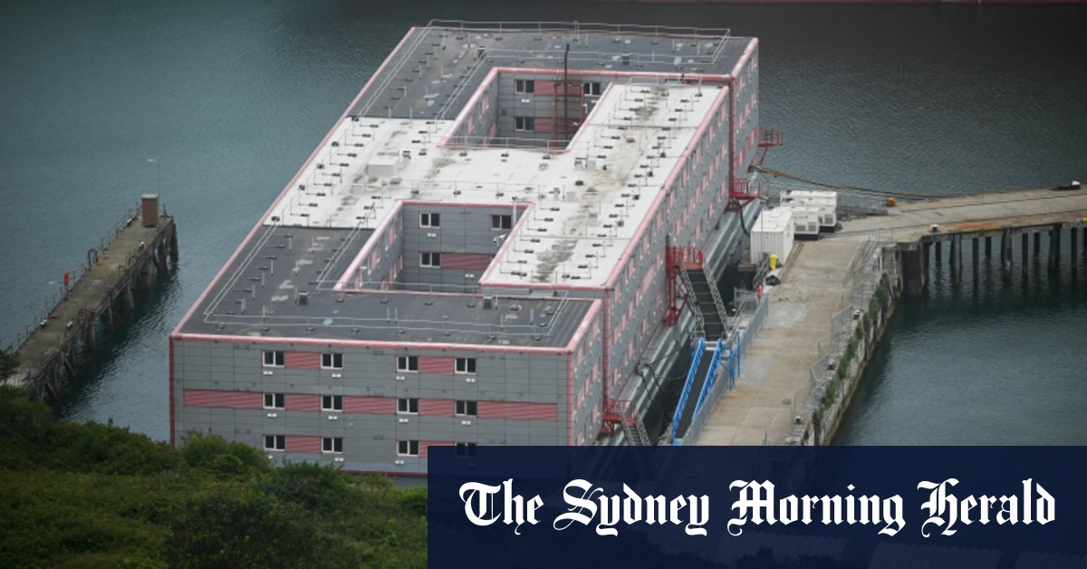 Le maire d'une petite ville, la barge « piège mortel » et le trou noir de 3,2 milliards de dollars de la société australienne
