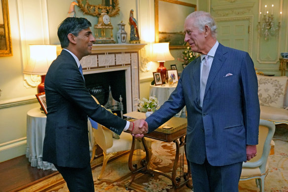 Le roi, en photo, rencontrant le Premier ministre britannique Rishi Sunak le 21 février.