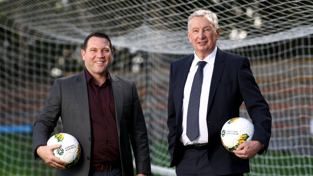 Le PDG de Football Australia, James Johnson, et le directeur du football Ernie Merrick, nommés à la mi-2022.