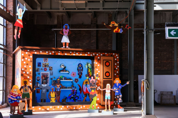 Installation de Kaylene Whiskey à White Bay. 