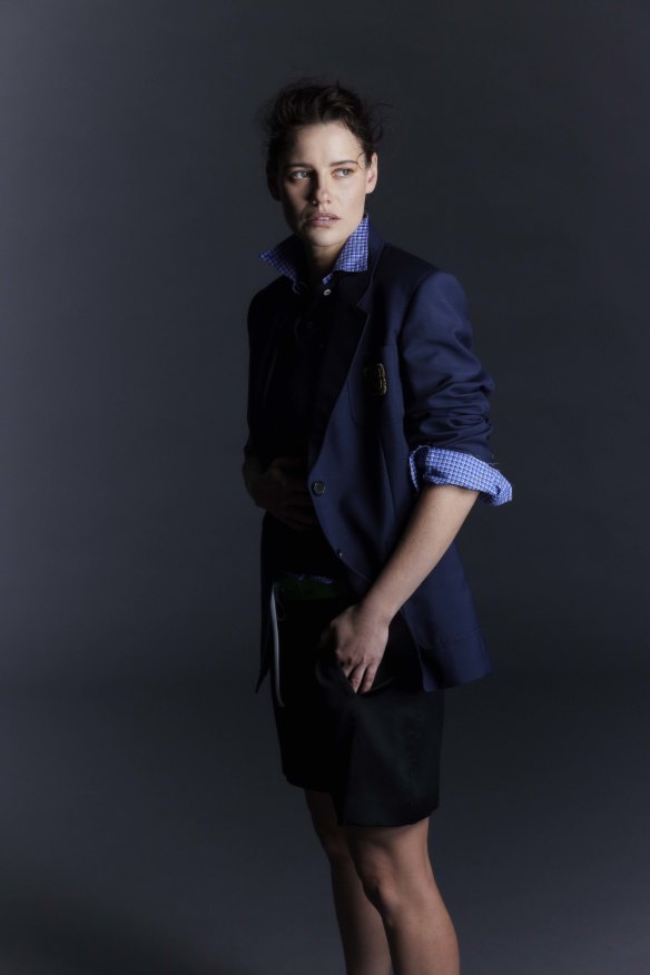 Veste, chemise, polo et short Miu Miu.