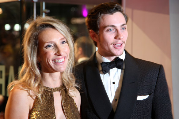 Sam Taylor-Wood et Taylor-Johnson assistent à la première du gala de clôture de Nowhere Boy lors du Festival du film de Londres en 2009.
