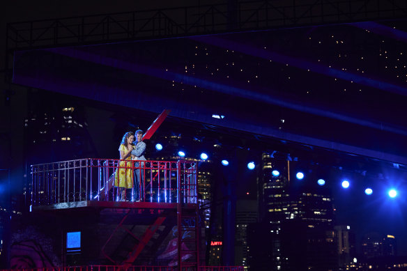 La toile de fond spectaculaire du port de Sydney donne à ce West Side Story une touche cinématographique.