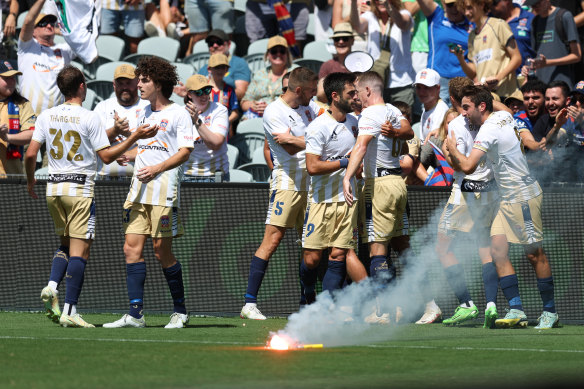 Le club de la A-League des Newcastle Jets est confronté à des problèmes financiers.