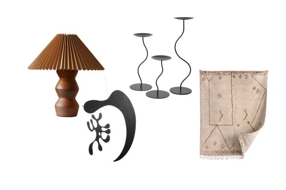Lampe « Léo » ; Mobile « Modèle A » ; Bougeoirs « Marais » ; Tapis « Atlas ».
