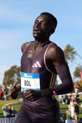 Peter Bol a terminé deuxième au 800 m mais a été sélectionné pour les Jeux olympiques.