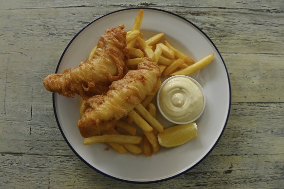 Le fish and chips à la lingue chez Fich, Petersham.