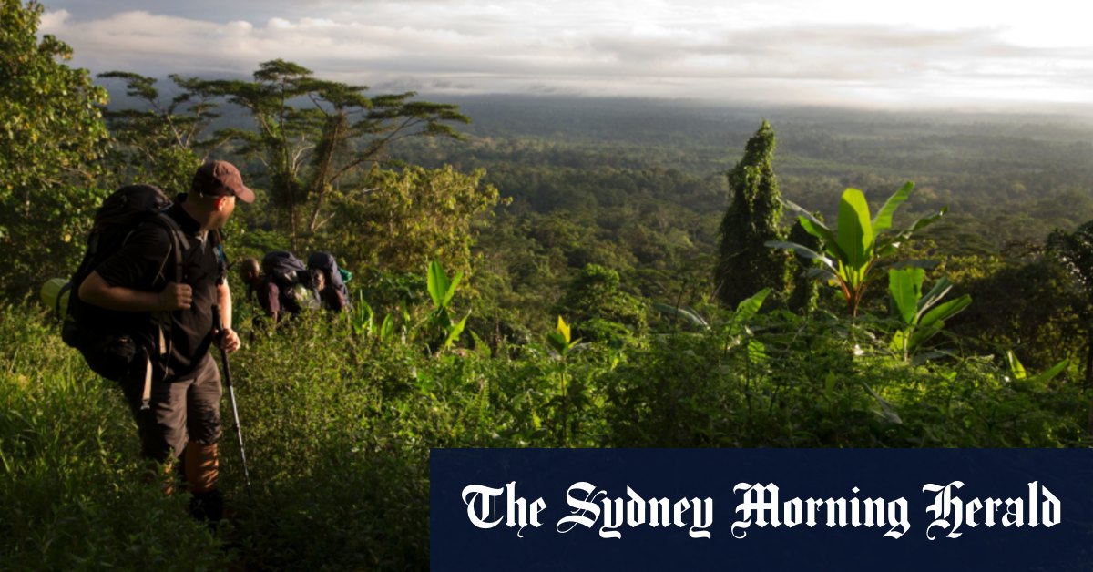 Anthony Albanese parcourra le sentier Kokoda avec le Premier ministre de PNG, James Marape
