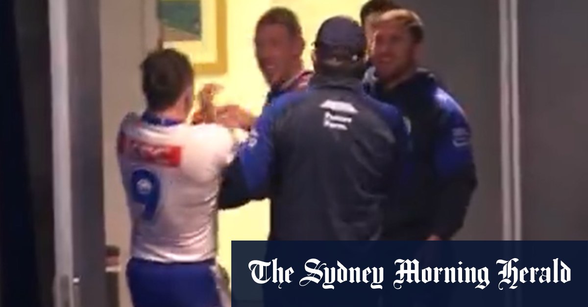 Jack Hetherington et Reed Mahoney s'affrontent dans un tunnel alors que Kalyn Ponga souffre d'une « rare » blessure au pied