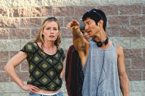 Shue avec le réalisateur Gregg Araki sur le tournage de Mysterious Skin en août 2003.