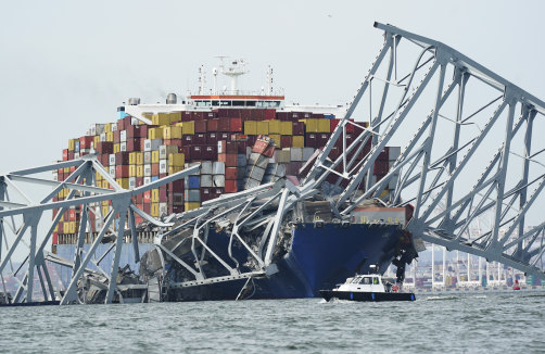 « Allision » : le cargo MV Dali après avoir heurté le pont Francis Scott Key de Baltimore le mois dernier.
