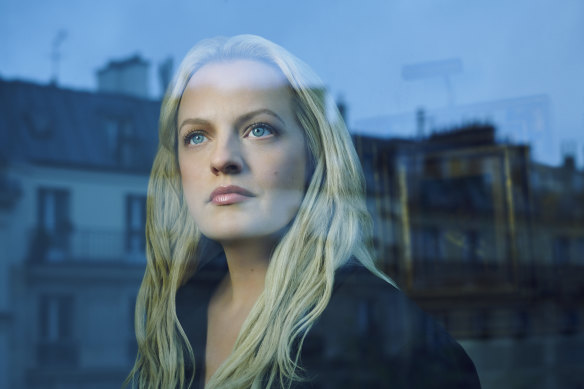 Elisabeth Moss incarne une femme « essayant différents personnages » dans The Veil.