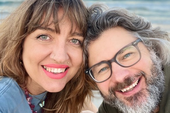 Holly Ringland : « Je l'ai remarqué assis dans le hall et j'ai laissé échapper : 'Tu es Sam.'  J'ai adoré votre discours.  Il a souri et m'a immédiatement invité à prendre un café en commentant mon accent.  
