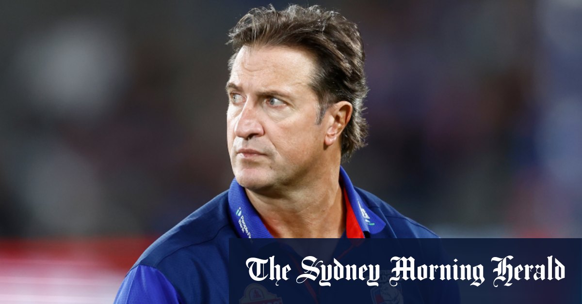 L'entraîneur des Western Bulldogs, Luke Beveridge, étiquette le bombardier d'Essendon, Sam Draper, les commentaires bizarres