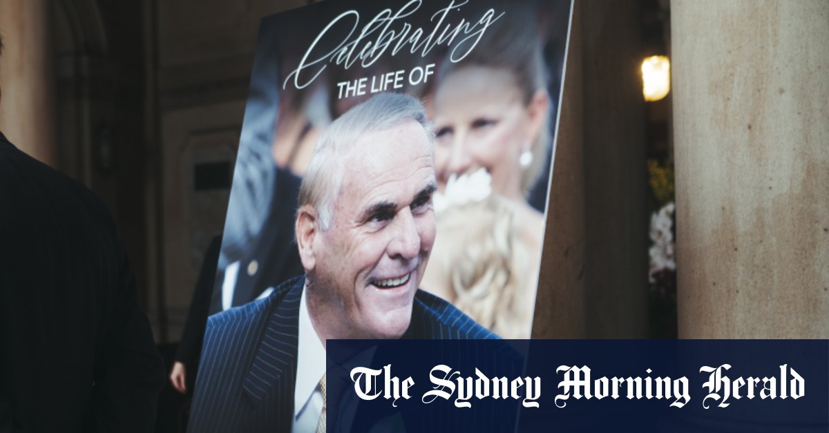 Le service commémoratif de Lang Walker célèbre la vie d'un philanthrope milliardaire