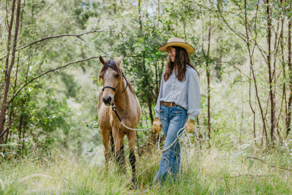 Rachael Delaney a accueilli le camp du projet Brumby sur son terrain et a adopté une jument de 10 ans.