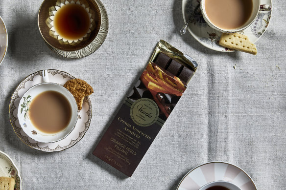Chocolat fourré à l'orange, 16 $.