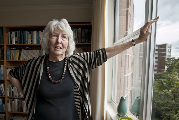 La carrière d'écrivain au point mort d'Elizabeth Harrower est l'un des thèmes de sa correspondance avec Shirley Hazzard.