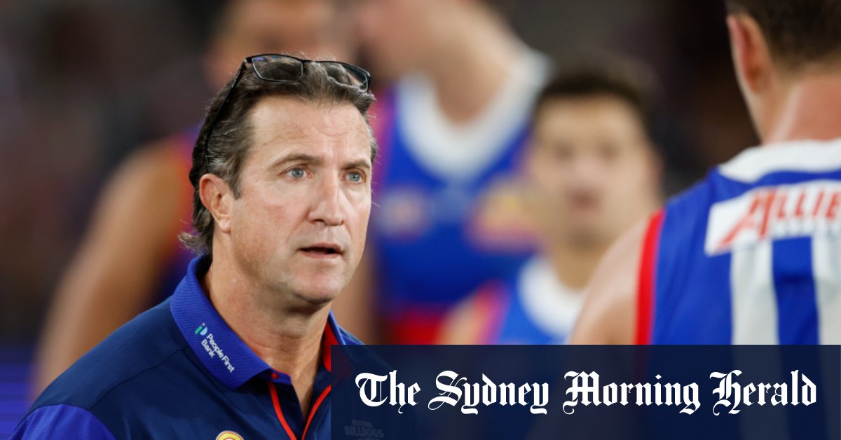 Les joueurs et le personnel des Western Bulldogs se réunissent hors site alors que la pression augmente en raison d'une mauvaise forme ;  Carlton Blues envisage Jack Martin et Mitch McGovern pour le choc des Melbourne Demons
