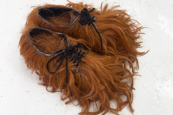 Chunxiao Qu, Chaussures pour perruques, 2017.