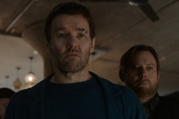 Joel Edgerton incarne le physicien Jason Dessen dans le thriller de science-fiction multivers Dark Matter.