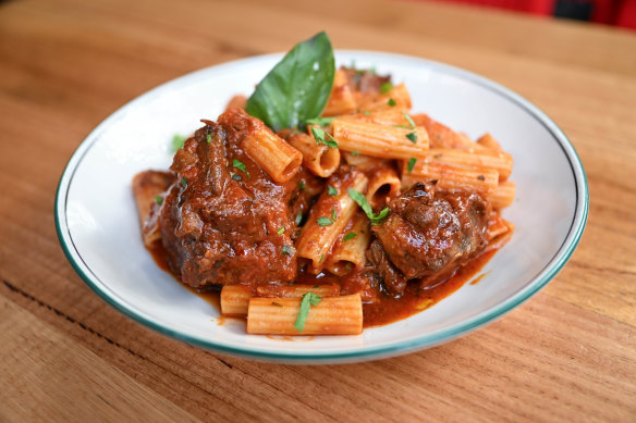Penne au ragoût de queue de bœuf chez Tiamo.