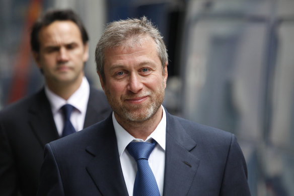 une baisse récente des ventes est « liée à la perception que le yachting est significativement exposé à une clientèle russe », comme l'ancien propriétaire de Chelsea, Roman Abramovich.