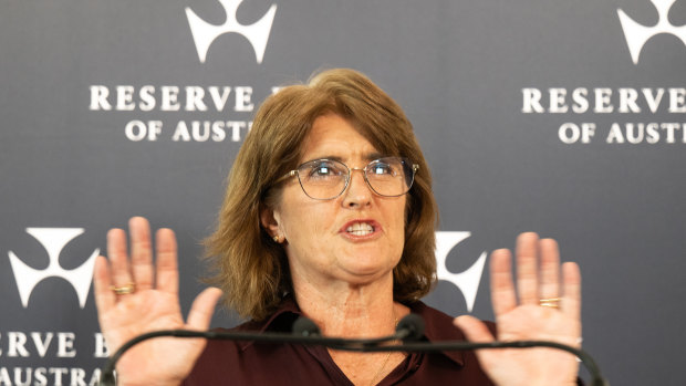 La gouverneure de la Banque de réserve, Michele Bullock, lors de sa conférence de presse d'après-réunion à Sydney mardi.