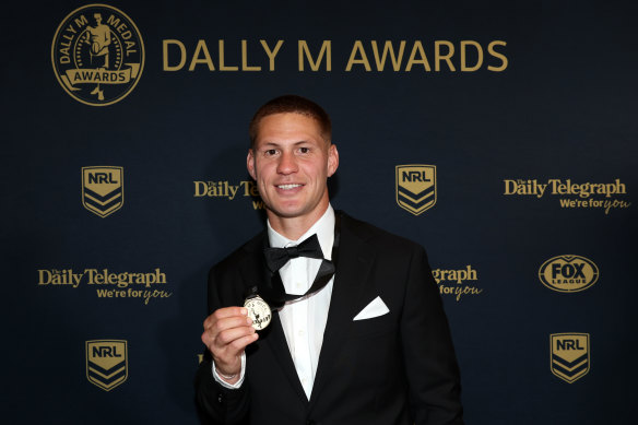 Kalyn Ponga, des Newcastle Knights, après avoir remporté la médaille NRL Dally M 2023.