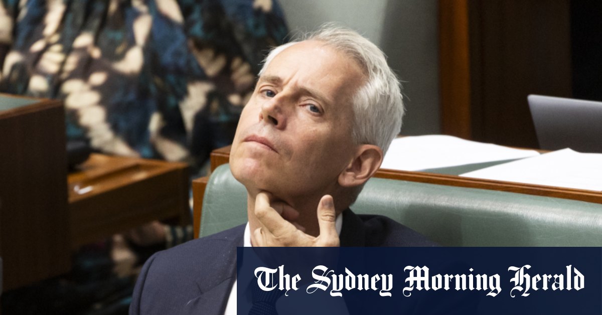 Le projet de loi travailliste sur l'expulsion abandonné lors de l'impasse au Sénat du ministre de l'Immigration Andrew Giles