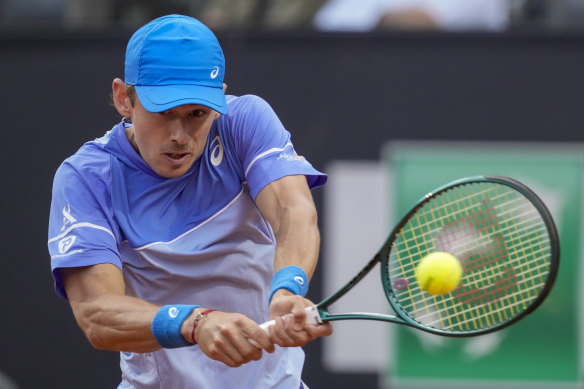 Alex De Minaur cherchera à briser une période stérile pour les hommes australiens à Roland Garros.