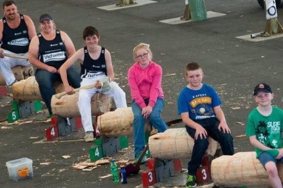 La famille Coffey au Melbourne Show il y a environ 10 ans : de dos, papa David, maman Susie, Matt et ses frères et sœurs Makayla, Mitchell et Michael.