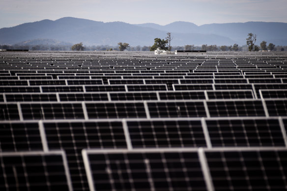 Au cours des 20 dernières années, il est devenu plus rapide d’installer des capacités solaires.