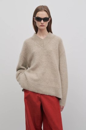 Pull en cachemire « Fayette » The Row, 4 360 $.