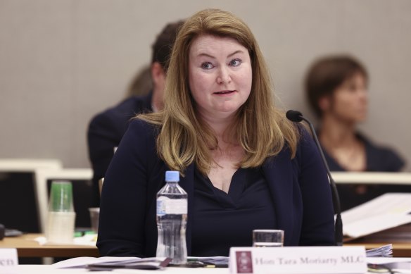 La ministre de l'Agriculture de Nouvelle-Galles du Sud, Tara Moriarty, souhaite maintenir l'industrie forestière de l'État en vie.