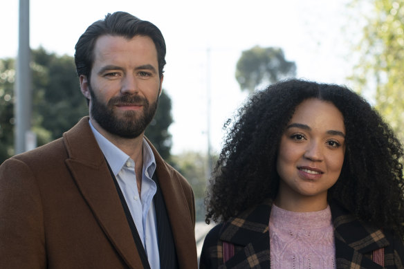 Thomas Cocquerel et Aisha Dee dans « Safe Home ».
