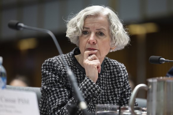 La secrétaire du ministère de l'Intérieur, Stephanie Foster, lors des estimations du Sénat mardi.