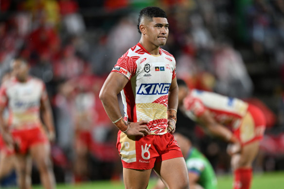 Isaiya Katoa fait une figure déprimée pour les Dolphins après leur défaite face aux Canberra Raiders.